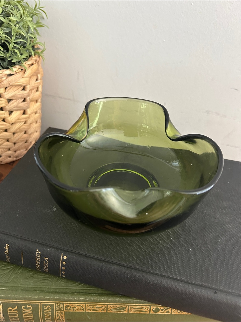 Vintage Anchor Hocking Art Glass Green 5" Dip Bowl Folded Pinched Sides
